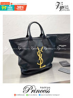 SAINT LAURENT SHOPPING BAG / YSL SHOPPING BAG กระเป๋าถือทรงช็อปปิ้ง พร้อมส่ง โดดเด่นด้วยโลโก้แบรนด์ขนาดใหญ่สวยหรู ภายในกระเป๋ากว้างใส่สัมภาระได้เยอะ มีช่องซิปแยกย่อยให้ใส่ของจุกจิกหนึ่งช่องนะคะ