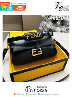 FENDI Baguette Leather Bag กระเป๋าสะพายทรงแบคเกตต์ หนังเรียบสวย อีกหนึ่งรุ่นใหม่ ปังไม่ไหวจ้าแม่!! เรียบหรูและคลาสสิคในตัว มาพร้อมสาย 2 แบบ สำหรับคล้องแขน และสายครอสบอดี้