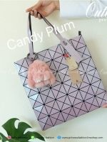 ทรงสุดฮิตจากแบรนด์ David Jones รุ่น Candy color ใบนี้ มาพร้อมกับน้องกระต่าย DV ขนฟู นิ่มๆ สีเข้า set กับกระเป๋าคะ กระเป๋า ทรง Tote ตัวกระเป๋าเย็บติด ด้วยแผ่นอคิลิค ตัดขอบลายวิ้งๆ สุดหรู ดีไซน์เกร๋ จุดเด่นที่ น้ำหนักเบา สามารถ ถือ หรือ สะพายไหล่ได้คะ ใบใหญ