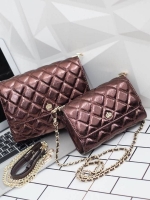 รุ่นขายดีที่สุด ** รอบใหม่ **หนังวัวแท้ สวย นิ่มมากๆค่า และ ปักลายตารางออกมาสวยมาก ** KEEP รุ่น Florence Flat bag ตัวกระเป๋าหนังแท้ นิ่ม-ตึง สุดๆ รุ่นนี้ จะมี 2 ขนาด คือ mini และ classic ไซด์