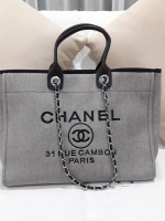 สีใหม่เข้าค้า ~~ รุ่นที่สาวๆรอคอย Chanel tote canvas bag จากงานพรีเมี่ยม VIP GIFT รุ่นดังเลยค้า Size ใหญ่อลัง บอกเลยว่า **งานดีที่สุด ตัวกระเป๋า กระเป๋าผ้าเป็นผ้า canvas เนื้อดีสมราคา สัมผัส นุ่มลื่นมือมากกกก อะไหล่เงินปั้มแบรนด์แท้ทั้งใบ ด้านหน้าปัก logo