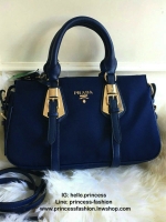 กระเป๋าสะพายทรง Handbag จากงานพรีเมี่ยมกิ้ฟ แบรนด์ PRADA ของแท้100% เป็นกระเป๋าผ้า Nylon สลับหนัง PU จุของได้เยอะ สะพายไหล่ได้ เปิดปิดด้วยซิป ถือก็สวยๆ มีสายยาวค่ะ ใช้แล้วสวยมากๆคุ้มเกินราคารับประกัน รีบช้อปก่อนหมดน้าาา Don't miss เลยค้าาา