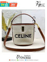 CELINE BUCKET 16 BAG วัสดุ Textile Canvas & CalfSkin ดีไซน์ทรง Bucket ขนาดเล็กน่ารักกำลังดี เนื้อหนาแข็งแรง ภายในกว้าง มาพร้อมหูหิ้วหนังและสายสะพายหนังยาวอะไหล่แบรนด์สีทองสุดหรู