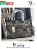 TORY TOTE BAG / Tory Burch T Monogram Jacquard Large Tote Bag สำหรับคนที่ชอบกระเป๋าที่มีพื้นที่ใส่ของได้จุใจ หยิบของใช้งานสะดวก และพกพาง่าย ขอแนะนำกระเป๋ารุ่น นี้เลยคะ