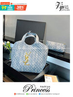 14" YSL icare maxi shopping Denim bag / YSL tote denim bag กระเป๋าไซส์ใหญ่ พร้อมใบเล็ก วัสดุเดนิมเย็บลายตาข่าย (Quilted Bag) ดีไซน์คล้ายตะกร้าช็อปปิ้ง โฉบเฉี่ยวกว่าหลายระดับด้วยการประดับฮาร์ดแวร์ทองเหลืองในตัวอักษร YSL สะดุดตา มอบสไตล์เรียบง่ายแต่คลา