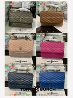 ของแท้ 💯% Tory Burch Kira Chevron Quilted Convertible Leather Crossbody Bag เป็นกระเป๋าที่ใช้ในการออกงานสำคัญหรือวันที่มีปาร์ตี้สังสรรค์ คุณควรเลือกใช้กระเป๋าที่มีดีไซน์สะดุดตา