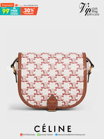 VIP GIFT 】หนังแท้ Celine Women Medium Folco Bag in Triomphe Canvas and Calfskin หากใครที่กำลังมองหากระเป๋าสะพายข้าง ขนาดกะทัดรัด และเรียบหรู ต้องใบนี้เลยค่ะ เป็นกระเป๋าเปิดปิดแบบแบบฝาผับที่มีรูปทรงโค้งและที่ล็อกรูปทรงคล้ายเข็มขัด อีกทั้งยังสะท้อนความสวยสไ