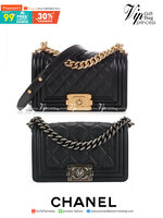 VIP 】หนังแท้ CHANEL BOY Mini Caviar Leather Silver/Gold กระเป๋าสะพายรุ่นยอดนิยมตลอดกาล หนังคาเวียร์อย่างดี อะไหล่เงินและทองรมควัน หรูหรามาก รุ่นนี้ไม่ต้องพูดเยอะ ขายดีตลอดปีเข้าเพิ่มไม่เคยพอเลยค่าา พร้อมส่งแล้ววน้าา สาวๆ จัดด่วนค่าา