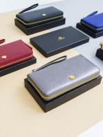 New In !!!! กระเป๋าสตางค์ ทรงยาว แบบ ซิปรอบ KEEP • Alure zipper • กระเป๋าสตางค์ทรงยาว **หนังวัวแท้ซิปรอบ ใบนี้ ใช้แล้วดีแน่นอนค๊า 🤑🤑 ตามหลัก โหราศาสตร์ กันเงินออก เก็บเงินอยู่แน่นอนค๊า ขนาดกำลังดีใส่มือถือได้ทุกรุ่นคะ ช่องภายในหลายช่องมากค