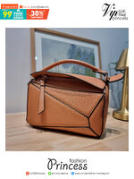 LOEWE MINI PUZZLE BAG IN CLASSIC สุดยอดแบรนด์ที่ดีไซน์เป็นเอกลักษณ์ โดดเด่น สวยหรู กับกระเป๋าสะพายข้างทรงกล่อง ไซส์มินิ สไตล์พัซเซิล