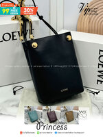 ORI หนังแท้ | LOEWE pebble pouch in smooth กระเป๋าทรงโท้ทดีไซน์คลาสสิค เรียบง่ายแต่ดูแพง มีระดับสุดๆ แต่งหมุดปั้มโลโก้แบรนด์สีทองสวยโดดเด่น เหมาะเป็นไอเท็ม everyday bag จริงๆ