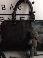 กระเป๋าแฟชั่น KEEP รุ่น Parish hand bag with bear KEEP รุ่น Parish hand bag with bear หนังเนื้อดี นิ่มมาก ลายหนังสวย เนื้อmatte ขนาดกระเป๋ากำลังดี มีช่องย่อยแบ่งเก็บของด้านในเป็นสัดส่วน มีสายยาวสะพายปรับได้ free size มาพร้อมพวงกุญแจน้องหมี
