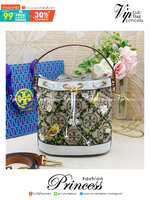 TORY BURCH T Monogram Jacquard Embroidered Bucket Bag แรร์ไอเท็มรุ่นยอดฮิต ใบใหญ่ไซส์กำลังดี!! ที่สุดของรุ่นที่ตามหา!! สวยสุดกับดีไซน์ลายปัก ที่ดูแพง!! กระเป๋าบัคเก็ตทรงสวย