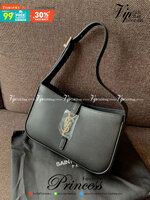 สวยสะกดทุกสายตา แรกเห็นก็หลงรักแล้วจ้าา VIP YSL Le 5 à 7 mini leather shoulder bag / YSL HOBO BAG กระเป๋าที่ดูหรู และคลาสสิคมากๆ ในตอนนี้ หนังแท้อย่างดี สัมผัสแล้วรู้สึกถึงความนิ่มของหนังเลยค่ะ