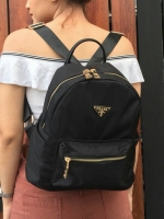 Don't Miss! กลายเป็นรุ่นยอดฮิต ไปแล้วคะ สำหรับ PRADA NYLON MINI BACKPACK กระเป๋าสะพายเป้ Size mini พรีเมี่ยมกิ้ฟจากเคาน์เตอร์ต่างประเทศรุ่น Limited edition ที่ฮ๊อตสุดๆ วัสดุเป็น Nylon เนื้อหนาคุณภาพดีตขนาดกะทัดรัดกำลังดี น้ำหนักเบา ด้านหน้ามาพร้อมโลโ