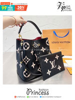 LV Neonoe MM Monogram Flowers / LV Bucket Bag กระเป๋าสะพายทรงบัคเก็ตใบใหญ่ โดดเด่นด้วยการตกแต่งลายพิมพ์ รูดเปิด-ปิดปากกระเป๋าด้วยเส้นหนัง สายสะพายมีให้ถึง 2 แบบ สายคล้องแขน และสายยาวที่สามารถปรับสะพายไหล่หรือสะพายข้างก็ได้ ภายในแบ่งสัดส่วนไว้สวย จุของได้ค