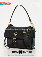 Tory Burch Perry Nylon Crossbody Woman’s HandBags กระเป๋าแบรนด์ดังจากนิวยอร์ค ที่เน้นฟังก์ชั่นกับการใช้ที่ง่ายแต่แฝงความหรูหรา มีสายสะพาย2เส้น ทั้งสายสั้นและสายยาวถอดแยกใช้งานได้ โดยจะใช้ได้ทั้งแบบทางการและกึ่งการทาง มีดีไซน์ที่เป็นเอกลักษณ์ ทันสมัย เป็นอ