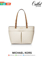 MICHAEL KORS TOTE BAG กระเป๋าสะพายไหล่ทรง Tote ใบใหญ่กำลังดีหนัง Saffiano สวยหรูอยู่ทรง ด้านหน้าประดับโลโก้สีทองสวย และมีช่องใส่2 ช่อง พร้อมอะไหล่ห้อยแบรนด์ ภายในมี 2 ช่องหลัก 1 ช่องซิปกลาง และช่องเล็ก ใส่ของจุกจิก กว้างและจุ ใส่ ipad เอกสาร A4 กระเป๋าสตา