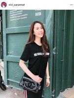 Chanel clutch & shoulder bag งานพรีเมี่ยมกิ้ฟจากเคาเตอร์ต่างประเทศ จากแบรนด์ Chanel ของแท้ไม่ใช่เกรดก้อป เป็นกระเป๋าหนังแก้วเงา ตามแบบฉบับของแบรนด์ ตัวกระเป๋าขนาดกำลังดี ใส่มือถือได้ทุกรุ่น สามารถเก็บสายถือเป็นคลัชออกงานได้ หรือสะพายไหล่ได้