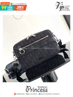 Dior Safari Square Oblique Messenger Bag / DIOR SAFARI MESSENGER OBLIQUE พร้อมส่ง กระเป๋าสะพายทรงแมสเซ็นเจอร์ ที่หนุ่มๆไม่ควรพลาด สวยหรูหราเป็นเอกลักษณ์แบรนด์ **สินค้าเกรดท็อปออริจินอล 1:1 สลับแท้ เกรดดีสุด ใช้งานต่างประเทศได้