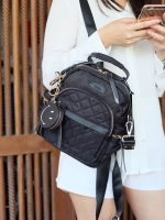 กระเป๋าเป้!!! ทรงน่ารักมากๆๆๆ จากแบรนด์ KEEP รุ่น Rouget backpack ใบนี้ มีสายสั้นสำหรับสะพายไหล่ให้ด้วยคะ +พวงกุญแจ smile bag รุ่นพิเศษ #จุดเด่นที่ >ตัวกระเป๋าทำจากผ้าไนล่อนเนื้อดี ตีลายตาราง >น้ำหนักเบามาก เพียงแค่ 4 ขีดเท่านั้น >ตัวกระเป๋ามีสาย