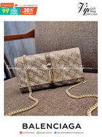 คลัชท์สุดหรูขึ้นแท่นต้องใบนี้เลย GG×Balenciaga woc bag กระเป๋าสะพาย crossbody เป็นคลัชท์ได้ในตัว ดีไซน์คลาสสิควินเทจ ดึงดูดและสะกดสายตาด้วยอะไหล่ดีเทลหรูของอะไหล่สีทอง วัสดุหนังแคนวาส ทนทาน ดูแลรักษาง่าย เปิด-ปิดด้วยอะไหล่เสียบล็อค ภายในแบ่งสัดส่วนลงตัวมา