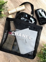 สาวๆ style minimal ห้ามพลาด! Chanel Black Mesh Tote Bag กระเป๋าแบรนด์ชาแนล ของแท้ (ไม่ใช่งานเลียนแบบ) ทำจาก 100% Polyester Mesh ใบขนาดพอดี รุ่นนี้ตัวสายทำจากผ้า ด้านหน้าสกรีนชื่อแบรนด์ น้ำหนักเบา สะพายไหล่ได้ ดีไซน์เก๋ ใส่หนังสือ ใส่แฟ้มเอกสาร ipad ได้สบา