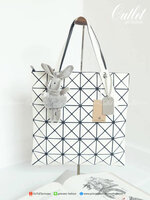 ทรงสุดฮิตจากแบรนด์ David Jones รุ่น Candy color ใบนี้ มาพร้อมกับน้องกระต่าย สีเข้า set กับกระเป๋าคะ กระเป๋า ทรง Tote