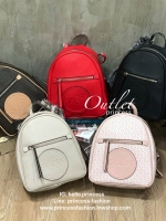 5สี Guess Woman’s Backpack กระเป๋าเป้สะพายรุ่นใหม่! วัสดุหนังsaffiano ขนาดกลางกำลังดี เปิดปิดด้วยหัวซิปหนัง ภายในบุผ้าลายsignature กว้างใส่ของได้เยอะ กระเป๋าสตางค์ยาว มินิไอแพค ด้านหน้ามีอีกหนึ่งช่องซิปเก็บของจุกจิกได้ มีโลโก้ตัวนูนเป็นดีเทลน่ารักๆ สายสะพ
