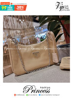 VIP 🥂 PRADA RE-EDITION 2005 RE-NYLON SHOULDER BAG ไอเท็มสุดปัง ที่ฮิตตลอดกาลไม่ว่าจะปีไหนๆ จัดให้ครบทั้งสีขายดีและสีใหม่ล่าสุด ที่สายคุณหนูห้ามพลาด!! กับกระเป๋าสะพายทรงคลาสสิค เหมาะเป็น everyday bag มากๆ วัสดุผ้าไนล่อนคุณภาพ พร้อมใบลูก ไว้ใส่เหรีย