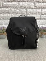 New !!! GUESS ZAYN NYLON BACKPACK รุ่นหายาก พร้อมส่งกระเป๋าสะพายหลัง วัสดุNylonคุณภาพสูง ด้านหน้าติดอะไหล่แบรนด์ พร้อมห้อยพวงกุญแจหนังรูปเครื่องหมายคำถาม เปิดปิดกระเป๋าแบบฝาปิดแม่เหล็ก ขอบปากกระเป๋าเป็นช่องซิปสำหรับใส่ของจุกจิก ภายในช่องหลักโล่งกว้างใส่จอ