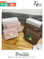 CELINE CLASSIQUE TRIOMPHE BAG / Celine Teen Triomphe Bag / Celine Bag พร้อมส่ง กระเป๋าแบรนด์หรูที่ควรมีแห่งปี รูปทรงสี่เหลี่ยมรุ่นฮอตฮิตของเหล่าดาราและเซเลบทั้งหลาย ดีไซต์เรียบหรู