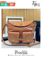 25cm CHANEL HOBO HANDBAG Shiny Leather & Gold-Tone Metal Camel กระเป๋าทรงโฮโบ งานหนังเต็มใบ เกรดออริ สลับแท้ 1:1 ใช้งานต่างประเทศได้