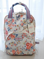 CATH KIDSTON BACKPACK BAG กระเป๋าเป้น่ารัก ตามแบบฉบับของแบรนด์นี้เลยค่า โดดเด่นด้วยหนัง PVC พิมพ์ลาย กันน้ำทั้งใบ ด้านในมีช่องซิปใหญ่ใส่ของ 2 ช่อง จุของได้เยอะ ใส่ IPAD / A4ได้สบายเลยค่ะ ด้านหน้ามีช่องซิปเล็ก 1 ช่อง ใส่ของจุกจิกหนิบได้สะดวก น้ำหนักเบา ใช้