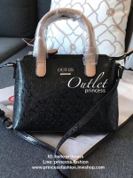 GUESS BALDWINPARK MINI BAG กระเป๋าถือหรือสะพาย วัสดุ Saffiano PU คุณภาพดี นิ่ม น้ำหนักเบา ด้านหน้าประดับด้วยโลโก้แบรนด์สวยหรู ตัวกระเป๋าลาย G ทั้งใบ เปิดปิดกระเป๋าด้วยซิปสะดวกใช้ ด้านในโล่งกว้างมีช่องสำหรับใส่ของหลายช่อง ใส่กระเป๋าสตางค์ใบกลางได้ ใส่Iphon