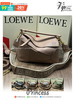LOEWE Puzzle bag กระเป๋าสะพายแบรนด์หรู ทรงคล้ายลูกลักบี้ มาพร้อมสายยาวผ้าแจ็คการ์ด สวยงามมากค่ะ เกรดออริ ใช้งานต่างประเทศได้