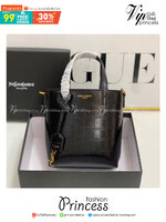 mini YSL CROC TOTE / YSL Toy croc-effect leather tote bag พร้อมส่งครบสองไซส์ *คู่ดูโอ้ สวยแบบตะโกนนน YSL BAG VIP วัสดุหนังสังเคราะห์ หนังนิ่มลายจรเข้เต็มใบ สวยหรูมาก