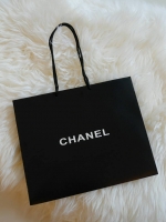 ถุงกระดาษ CHANEL สีดำ โลโก้ขาว ราคาถูกมาก เพิ่มความหรูหรา