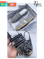 DIOR GRANVILLE ESPADRILLE SS21 Oblique Embroidered Cotton รองเท้าที่เป็นเอกลักษณ์ ที่สุดแห่งความหรูหราที่ใช้งานได้ทุกวัน ตัดเย็บจากผ้าฝ้ายปักลาย ประดับด้วยรายละเอียดสวยงาม งานเกรดออริจินอล 1:1 เหมือนที่สุด มีเลข Code ภาพสินค้าถ่ายจากงานขายจริง ไม่โป๊ะแตกแ