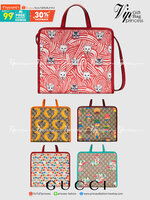 Ori GUCCI Children's tote bag GG kids ที่สุดของความน่ารัก ลิมิเต็ดแบบไม่มีเอาท์ สาวๆสายหวานไม่ควรพลาดด้วยประการทั้งปวงเลยค่าา หนังแท้เกรดดีที่สุด พิมพ์ลายแบรนด์รอบใบเทคเจอร์สวยอยู่ทรง ภายในมีโลโก้กว้างและจุสุดๆใส่สัมภาระได้เยอะ ภาพถ่ายจ