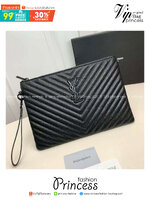 YSL Clutch Pouch in Matelasse Leather Bag กระเป๋าทรงคลัช/ทรงพอชสุดชิค ดีไซน์เรียบหรู โดดเด่นด้วยโลโก้ด้านหน้า เพิ่มดีเทลความผู้ดี พกพาง่าย ใช้งานสะดวกพร้อมสายคล้องมือ