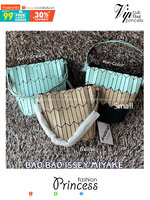 small : BAO BAO ISSEY MIYAKE SMALL BUCKET เป็นกระเป๋าบัคเก็ตขนาดเล็กสามารถใช้ใส่กระเป๋าสตางค์และโทรศัพท์มือถือได้ ซีรีย์ใหม่นี้มีจุดเด่นที่แผ่นรูปทรงสี่เหลี่ยมด้านขนานในแนวตั้ง เกิดเป็นรูปทรงสามมิติ