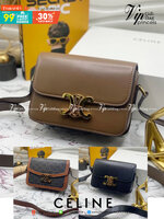 CELINE TRIOMPHE CROSSBODY BAG / CELINE TEEN ดีไซน์ยอดนิยมสไตล์ LISA ทรงสี่เหลี่ยมหนังสวยหรูอยู่ทรงเปิดปิดด้วยฝาปิดโลโก้แบรนด์อะไหล่ทอง ภายในมีช่องหลัก ช่องย่อย และช่องซิป สามารถใส่มือถือของใช้จุกจิกได้เยอะ มาพร้อมสายสะพายหนังยาวปรับระดับได้ จะสะพายไหล่ CR
