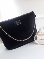 Best Seller♡ Chanel Cosmetics crossbody bag ของแท้ จากเคาเตอร์ Cosmetic ค้า ทรงสวย ด้านหน้าประดับโลโก้แบรนด์สุดหรู วัสดุผ้าขนวูฟ นุ่มมือ น้ำหนักเบา ตัวกระเป๋าอะไหล่ทองพร้อมสายโซ่สุดหรู ถอดออกได้ หัวซิปปั๊มแบรนด์ เปิดปิดด้วยซิป หยิบของง่าย ถือคลัชต์