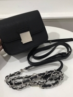 New Zara cross body with 2 straps กระเป๋าสายสะพายเก๋ช่วงนี้ต้องมานะคะ ใบนี้คุ้มสุดๆซื้อหนึ่งเหมือนได้สองใบค่ะ ตัวกระเป๋าขนาดกะทัดรัดสามารถใส่ iphone 7plus ได้ค่ะ มีสายมาให้ถึงสองสายคือสายธรรมดาสีเดียวกับตัวกระเป๋าค่ะ หากวันไหนอยากเพิ่มความแซ่บให้เปลี่ยนมา