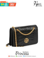 Tory Burch Black Carson Croc Embossed / TORY BURCH Carson Convertible Croc Leather รุ่นท็อปที่สาว ๆ หลายคนถูกใจ ด้วยทรงกระเป๋าคลาสสิกสุดเก๋ ใช้งานแบบไหนก็ดูดี ในลุคช์สาวหวานแบบสะพายสายคู่ หรือ ต้องการความคล่องตัวด้วยการสะพายแบบครอสบอดี้ มีดีไซน์ที่ Practi