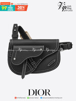 หนังแท้ CHRISTIAN DIOR SADDLE POUCH Black Grained Calfskin / DIOR SADDLE MESSENGER BAG พร้อมส่งที่ไทย กระเป๋า Saddle pouch คู่ใจขนาดกะทัดรัดและเหมาะสำหรับใช้ในชีวิตประจำวัน สีดำคลาสสิกเดินด้ายขาวตัดกัน เกรดออริจินอลหนังแท้ทั้งใบ ภาพสินค้าถ่ายจากงานขายจริง