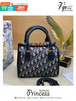 DIOR SMALL BOSTON BAG Blue Oblique Embroidery and Smooth Calfskin / DIOR Box Bag พร้อมส่ง กระเป๋าสะพายทรงกล่อง New for Winter 2023 คอลผู้ดี สวยหรู ตอบโจทย์และแมทช์ได้กับทุกลุคทุกสไตล์