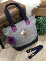 KIPLING SHOPPER BAG รุ่น Limited Rare items! สุดๆ วัสดุ Cotton+Polyester 100% ดีไซน์คลาสสิกมีลูกเล่นที่เทคเจอร์ตัวกระเป๋าสวยเป็นเอกลักษณ์เฉพาะของ Kipling หูหิ้วสะพายไหล่ได้ มือจับหูหิ้วเป็นหนังปั้มโลโก้ พวงกุญเเจลิงถอดเเยกใช้ได้ เปิดปิดด้วยซิป หัวซิปปั้มเ