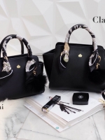 รุ่นขายดีตลอดกาล กระเป๋าหนัง saffiano สวยมากๆค่า รุ่น KEEP Infinite office bag สวย น่ารัก ขนาดตอบทุกโจทย์การใช้งาน เห็นแล้ว **หลงรักเลยคะ 🌲ตัวกระเป๋าขนาดกำลังดีหนังsaffiano ลายสวยที่สำคัญ ดูแลรักษาง่าย ประดับด้วยผ้าพันหูกระเป๋ารุ่นพิเศษ ทำให้กระเป